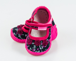 Czarno-różowe pantofle dziewczęce Tosia z bordowymi różyczkami Viggami - MODA SANOK