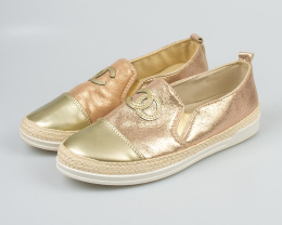 Złote buty na wsuwanie z połyskującym przodem i na białej podeszwie - MODA SANOK