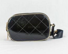 Czarna, lakierowana, dwukomorowa torebka z pikowanym przodem i złotymi elementami - MODA SANOK