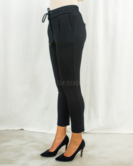Czarne dzianinowe spodnie damskie ze ściągaczem w pasie i elementami w kolorze złotym - MODA SANOK