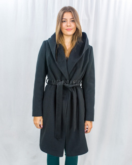 Czarny elegancki płaszcz z wełną w składzie z kapturem wiązany paskiem i zapinany na guziki MORIS model Pamela - MODA SANOK