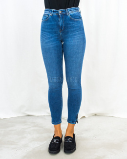 Uniwersalne przylegające niebieskie jeansy z zamkami przy nogawkach CROSS JEANS - MODA SANOK