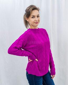 Damski sweterek w pleciony wzór w kolorze różowym z okrągłym dekoltem Maricela - MODA SANOK