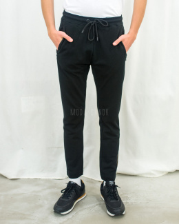 Spodnie VOLCANO męskie klasyczne gładkie w kolorze czarnym ze ściągaczem w pasie - MODA SANOK