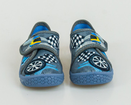 Chłopięce pantofle z niebieską podeszwą ze sportowym wzorem zapinane na rzep - MODA SANOK