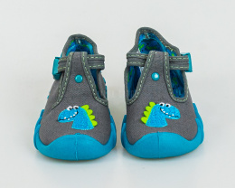 Chłopięce buciki pantofelki w kolorze szarym z niebieską podeszwą i aplikacją dinozaura - MODA SANOK
