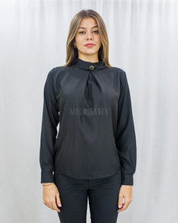 Czarna elegancka damska bluzka z ozdobnym złotym guziczkiem i marszczeniem z przodu - MODA SANOK