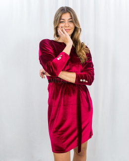 Damska welurowa sukienka w kolorze czerwonym z paskiem i złotymi guziczkami przy rękawach Valencia - MODA SANOK
