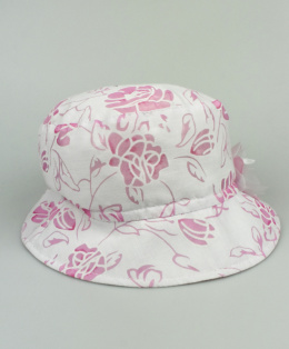 Biały kapelusz dziewczęcy w duże jasno różowe kwiatki PAN PAN - MODA SANOK