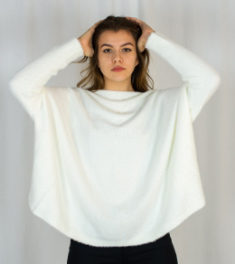 Damski miły ciepły długi lekki sweterek alpaka Salma - biały - Moda Sanok
