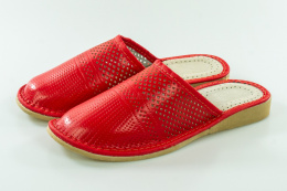Pantofle, kapcie czerwone damskie skórzane zakryte palce wsuwane MODA SANOK
