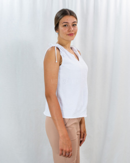 Biała bluzka bez rękawów z marszczeniem i wiązaniem na ramionach Werdana - MODA SANOK