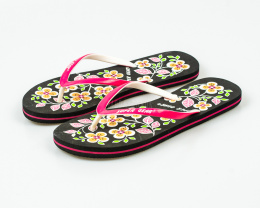 Japonki, klapki damskie w kolorze czarno-różowym na piankowym spodzie w kwiaty SUPER GEAR - MODA SANOK