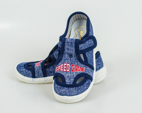 Dżinsowe pantofle chłopięce z czerwono-białym napisem "Speed Game" NAZO - MODA SANOK