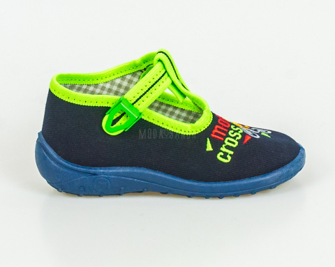 Grafitowe pantofle chłopięce z aplikacją Motocross i neonowozielonymi wstawkami NAZO - MODA SANOK