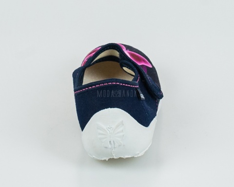 Granatowe pantofle dziewczęce Sara z różowymi motylkami na przodzie Viggami - MODA SANOK