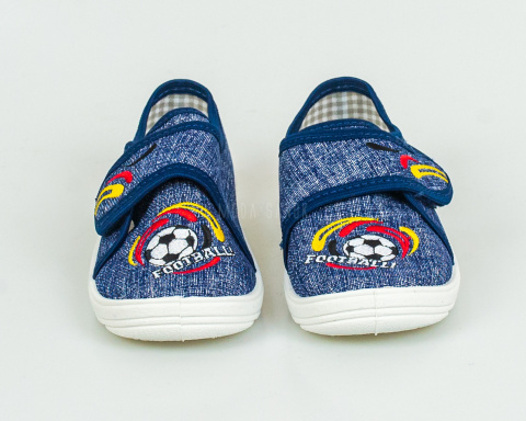 Pantofle chłopięce w kolorze dżinsowym z aplikacją piłki i napisem "Football" NAZO - MODA SANOK