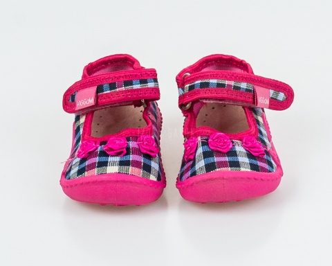 Różowe pantofle dziewczęce Amelka w różnokolorową kratkę i z kwiatuszkami na przodzie Viggami - MODA SANOK