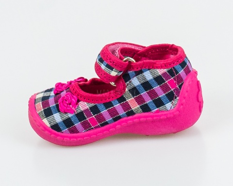 Różowe pantofle dziewczęce Amelka w różnokolorową kratkę i z kwiatuszkami na przodzie Viggami - MODA SANOK