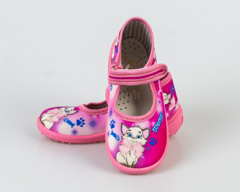 Różowe pantofle z białym kotkiem zapinane na rzepy dla dziewczynki NAZO - MODA SANOK