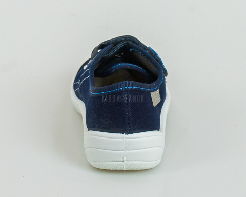 Chłopięce granatowe pantofle befado zapinane na rzep z białymi podeszwami - MODA SANOK