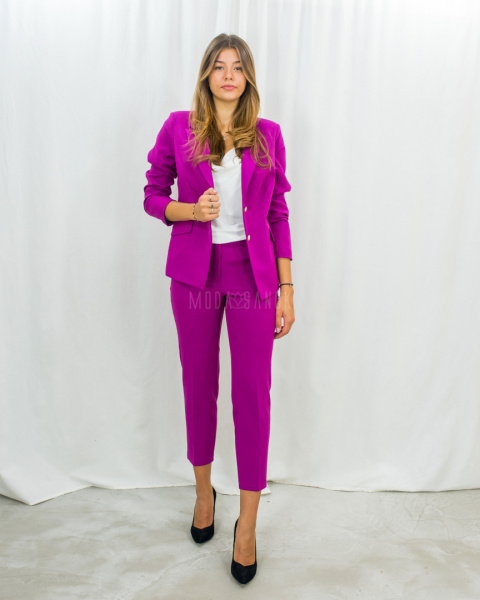 Fuksjowa elegancka marynarka o luźnym kroju z ozdobnymi guziczkami MTM - MODA SANOK
