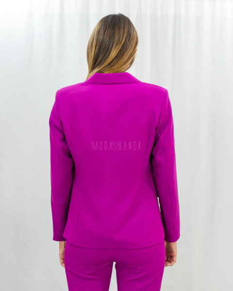 Fuksjowa elegancka marynarka o luźnym kroju z ozdobnymi guziczkami MTM - MODA SANOK