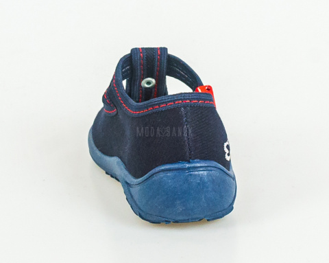 Granatowe pantofle chłopięce z aplikacją czerwono-żółtego helikoptera NAZO - MODA SANOK