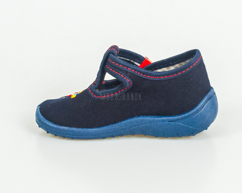 Granatowe pantofle chłopięce z aplikacją czerwono-żółtego helikoptera NAZO - MODA SANOK