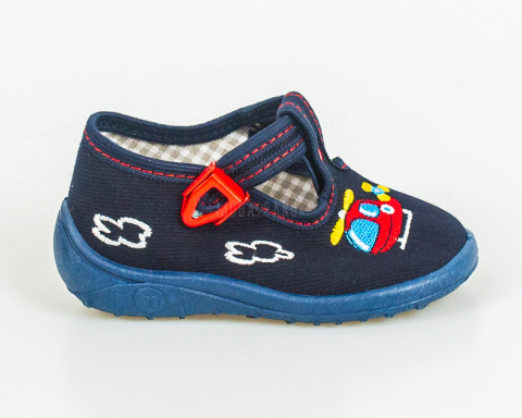 Granatowe pantofle chłopięce z aplikacją czerwono-żółtego helikoptera NAZO - MODA SANOK