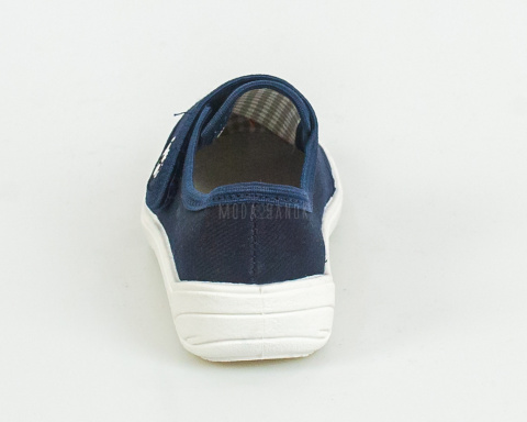 Granatowe pantofle chłopięce z aplikacją piłki, zapinane na rzep NAZO - MODA SANOK