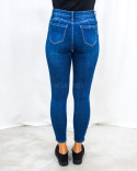 Niebieskie dopasowane elastyczne jeansy z efektem przetarcia na przodzie - MODA SANOK