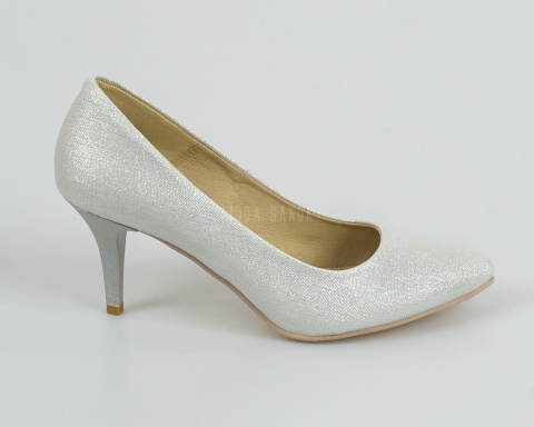 Srebrne połyskujące brokatowe szpilki na niewysokim obcasie na imprezę - MODA SANOK