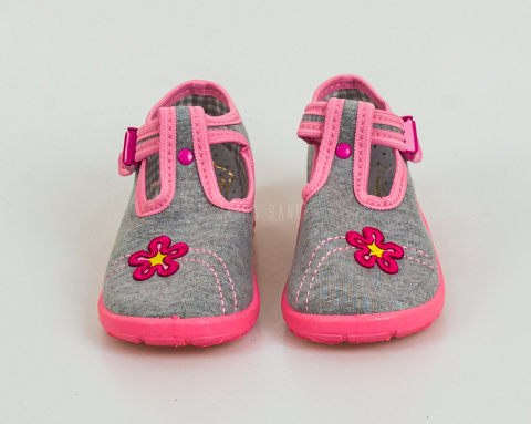 Szare pantofle dziewczęce z różowymi wstawkami i z różowym naszytym kwiatkiem NAZO - MODA SANOK