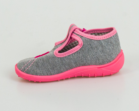 Szare pantofle dziewczęce z różowymi wstawkami i z różowym naszytym kwiatkiem NAZO - MODA SANOK