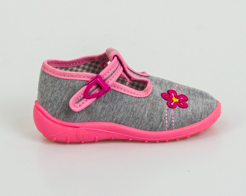 Szare pantofle dziewczęce z różowymi wstawkami i z różowym naszytym kwiatkiem NAZO - MODA SANOK