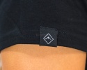 Uniwersalna czarna koszulka z elastycznego materiału z krótkim rękawkiem basic VOLCANO - MODA SANOK