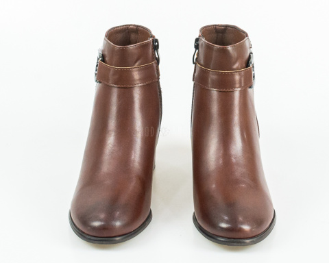 Damskie eleganckie brązowe botki na obcasie z ozdobną sprzączką w kolorze złotym - MODA SANOK