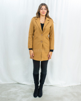 Prosty elegancki damski płaszcz w kolorze beżowym zapinany na dwa guziczki - duże rozmiary - MODA SANOK