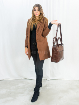 Prosty elegancki damski płaszcz w kolorze brązowym zapinany na dwa guziczki - MODA SANOK