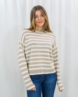 Przytulny damski sweterek w biało-beżowe paski z obniżoną linią ramion - MODA SANOK