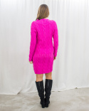 Sukienka sweterkowa w pleciony wzór długość midi w kolorze różowym Melania - MODA SANOK