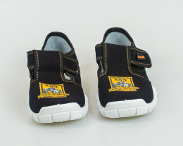Uniwersalne chłopięce pantofle zapinane na rzep w ciemnym kolorze z żółtą aplikacją i obszyciem VIGGAMI - MODA SANOK