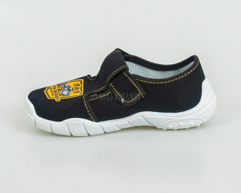 Uniwersalne chłopięce pantofle zapinane na rzep w ciemnym kolorze z żółtą aplikacją i obszyciem VIGGAMI - MODA SANOK