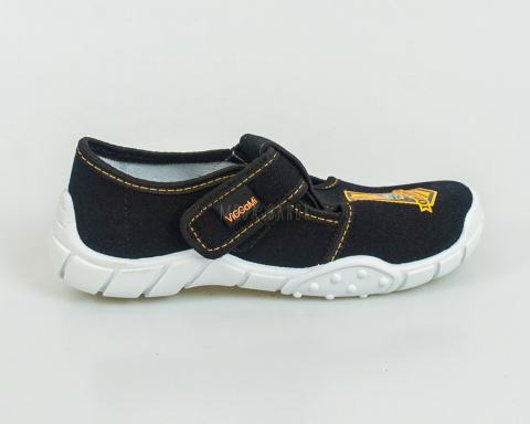 Uniwersalne chłopięce pantofle zapinane na rzep w ciemnym kolorze z żółtą aplikacją i obszyciem VIGGAMI - MODA SANOK