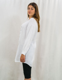 Biała bawełniana długa koszula zapinana na małe guziki - MODA SANOK