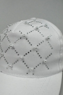 Biała dziewczęca czapka z daszkiem perełkami i diamencikami MAGROF - MODA SANOK