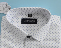 Biała koszula z długim rękawem i niebieskim wzorkiem JANKES - MODA SANOK