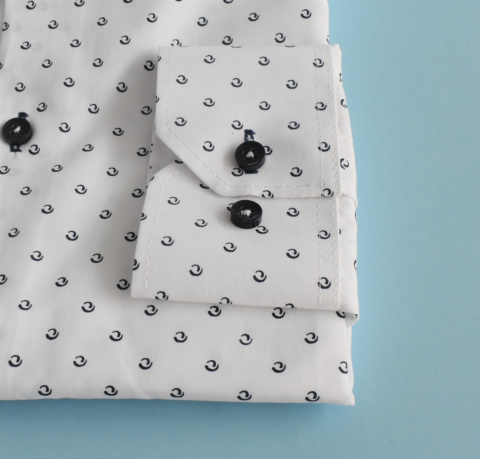 Chłopięca koszula z długim rękawem i czarnym wzorkiem JANKES - MODA SANOK