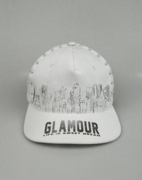 Dziewczęca biała czapka z daszkiem i nadrukiem miasta MAGROF -  MODA SANOK